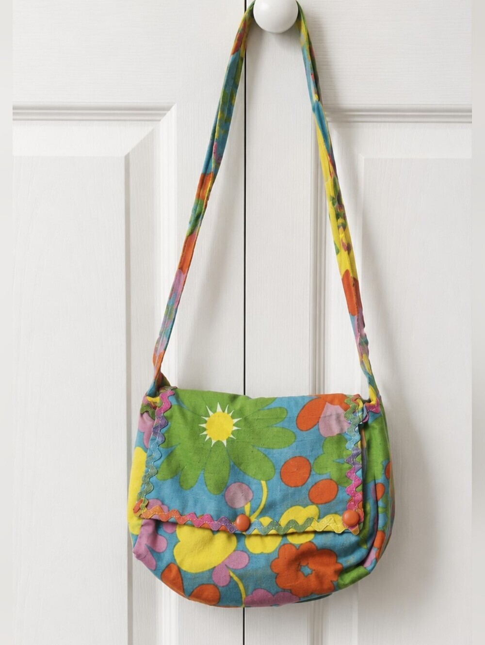 HOBO STYLE  Floral Crossbody Bag.